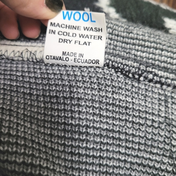 Yari Artesanias Made in Ecuador black white grey wool zip-up hooded sweater - Picture 9 of 9